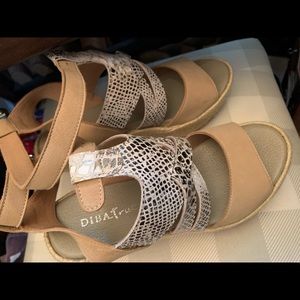 Diba Tru wedge. 9.5